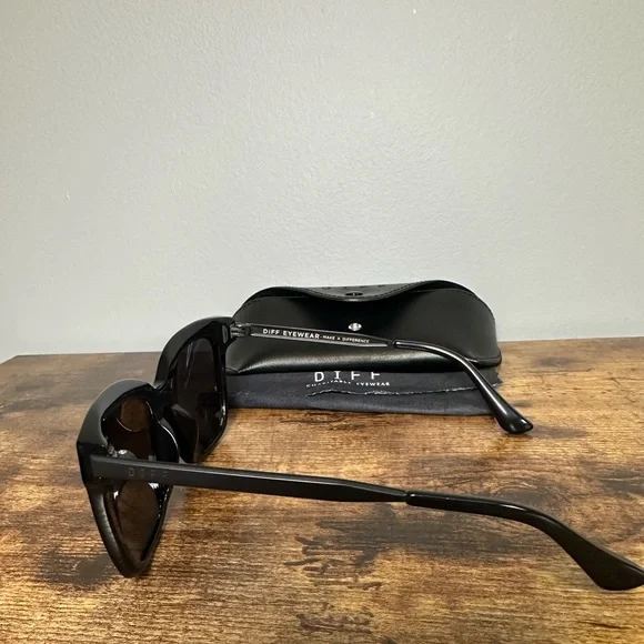 Diff Eyewear Black Sunglasses with Case - Picture 7 of 12
